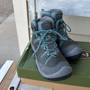 Keen Mid Polar Hiking Boots